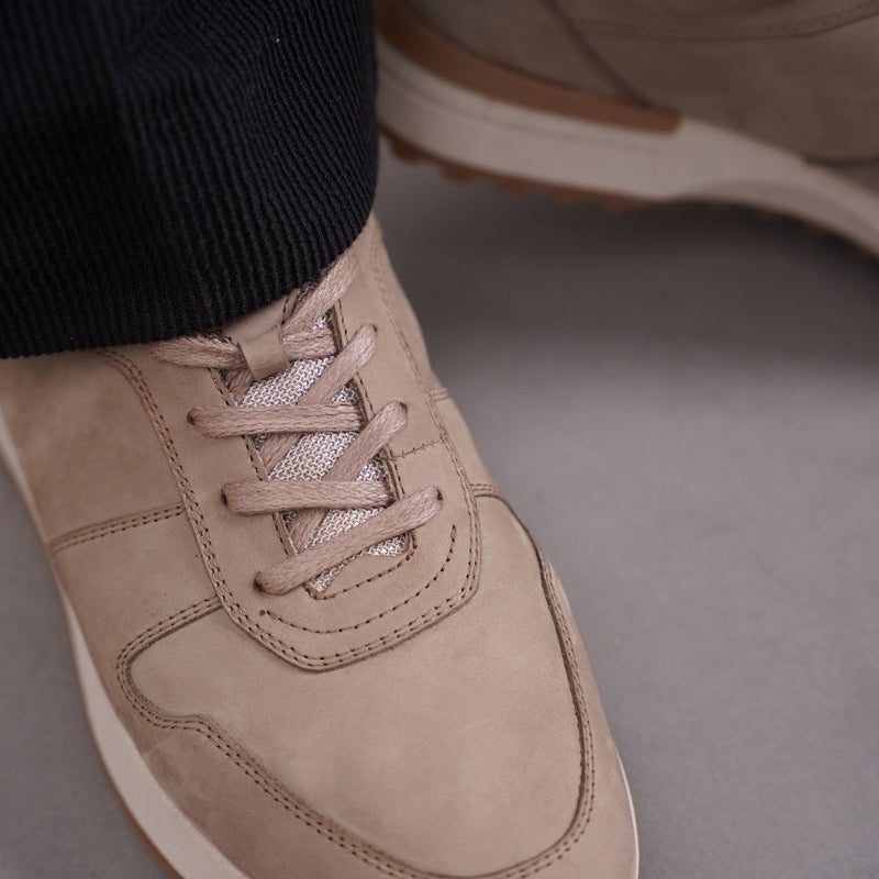 MONOTONE LEATHER SNEAKERS