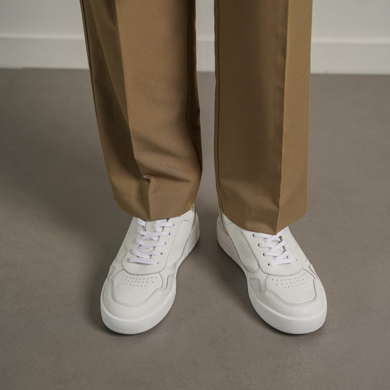 ALL WHITE LEATHER SNEAKERS