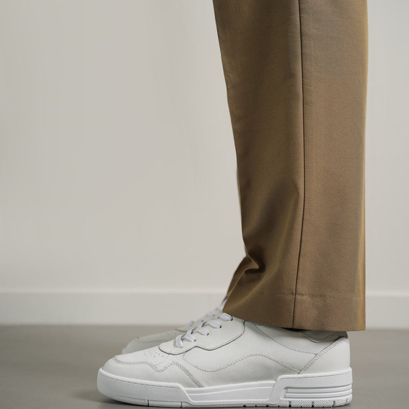 ALL WHITE LEATHER SNEAKERS