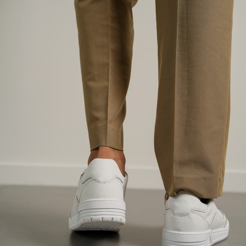 ALL WHITE LEATHER SNEAKERS