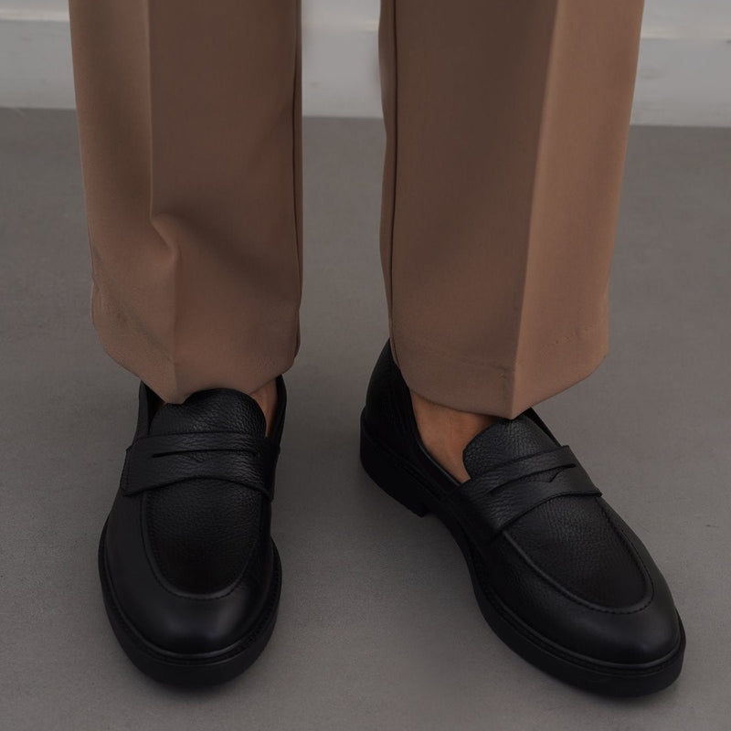 CLASSIC LEATHER LOAFERS