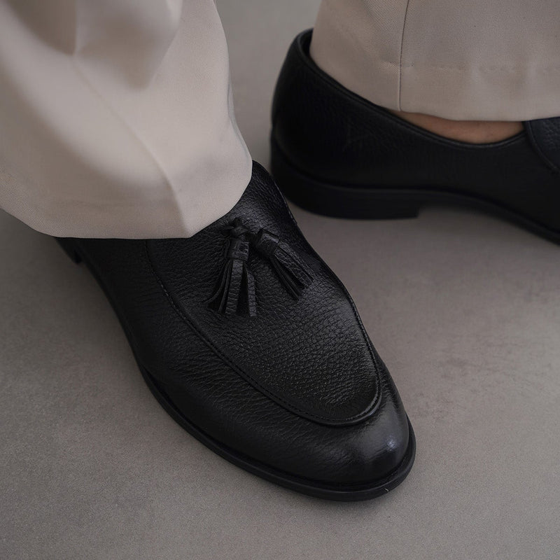 GRAINED LEATHER TASSEL LOAFERS