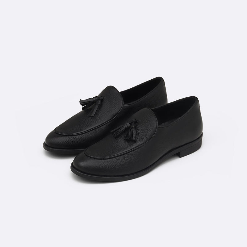 GRAINED LEATHER TASSEL LOAFERS