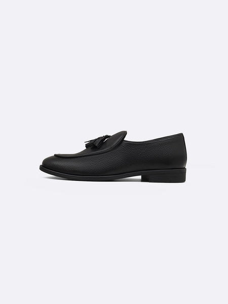 GRAINED LEATHER TASSEL LOAFERS