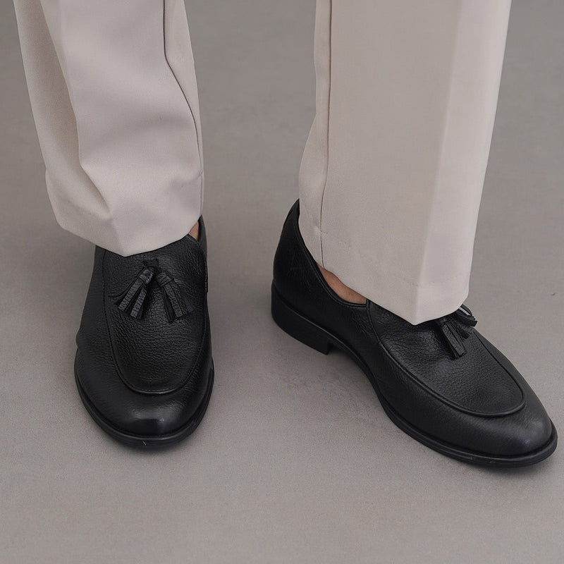 GRAINED LEATHER TASSEL LOAFERS