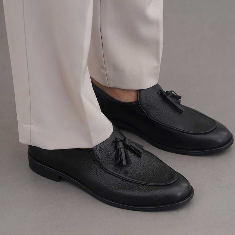 GRAINED LEATHER TASSEL LOAFERS