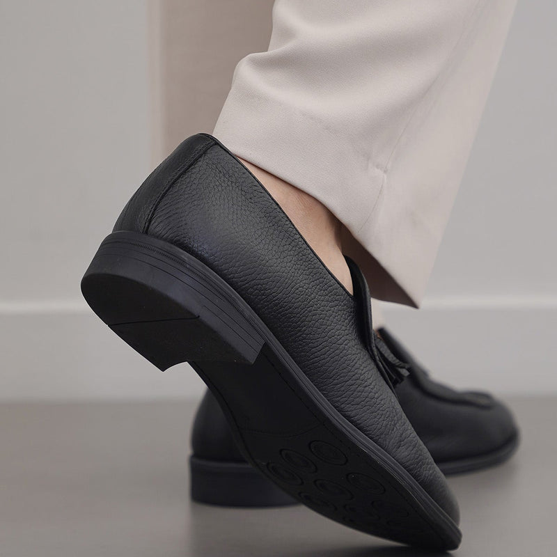 GRAINED LEATHER TASSEL LOAFERS