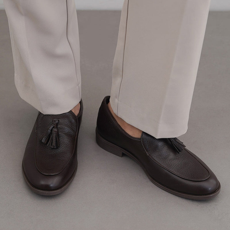 GRAINED LEATHER TASSEL LOAFERS