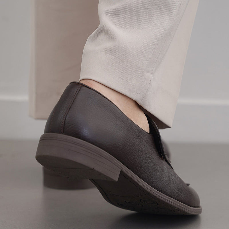 GRAINED LEATHER TASSEL LOAFERS