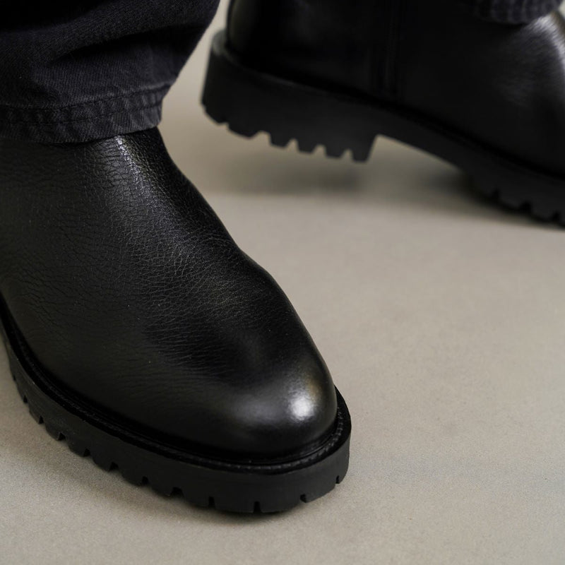 TEXTURED LEATHER CHELSEAS