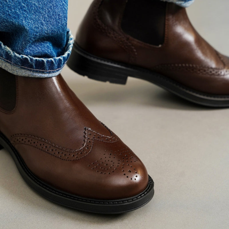 LEATHER BROGUE CHELSEAS