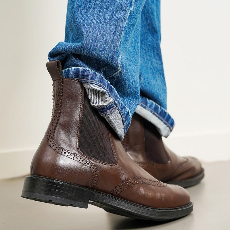 LEATHER BROGUE CHELSEAS