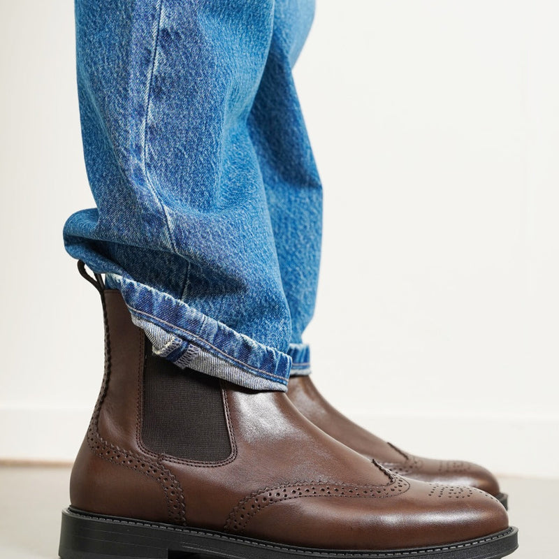 LEATHER BROGUE CHELSEAS