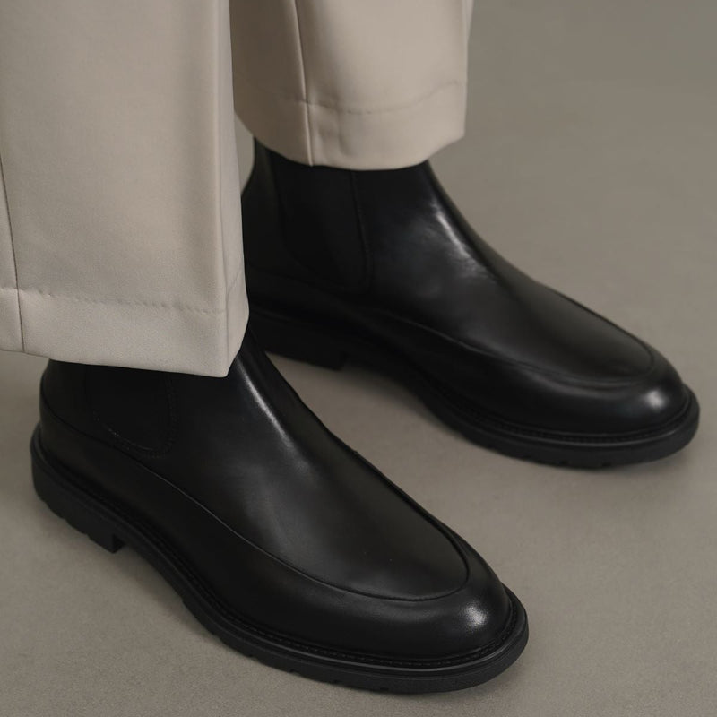 LEATHER CHELSEA BOOTS