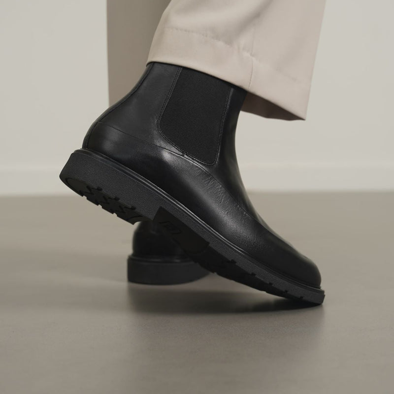 LEATHER CHELSEA BOOTS