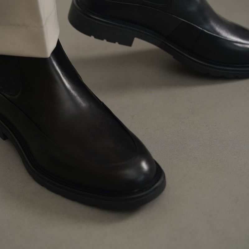 LEATHER CHELSEA BOOTS