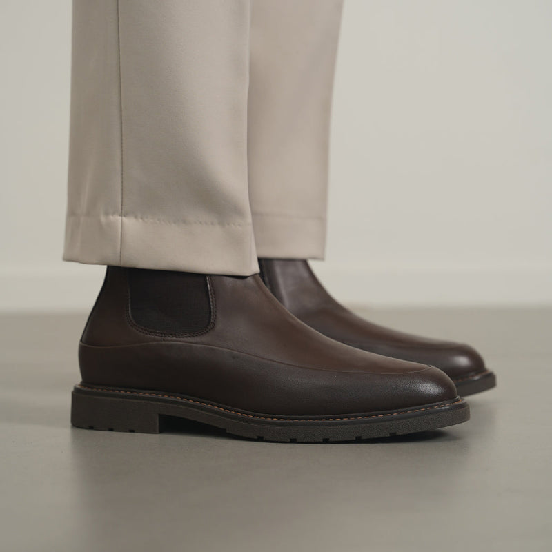 LEATHER CHELSEA BOOTS