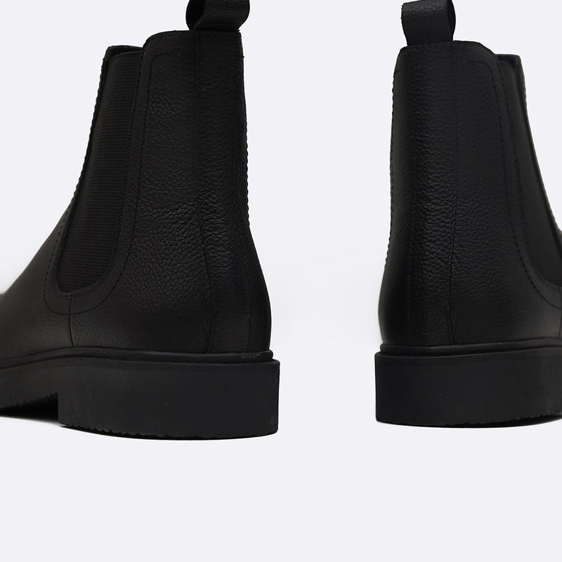 ESSENTIAL LEATHER CHELSEA BOOTS