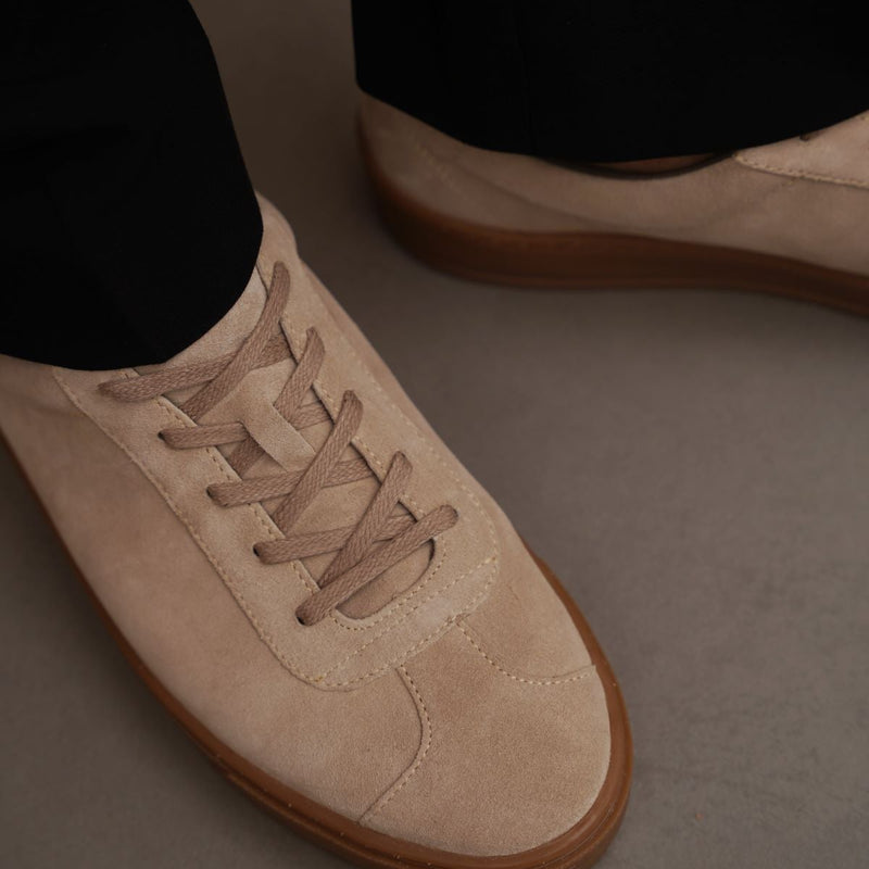 LOW-TOP LEATHER SNEAKERS