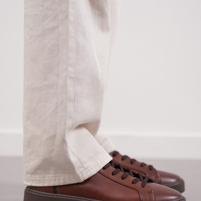 SLEEK LEATHER SNEAKERS