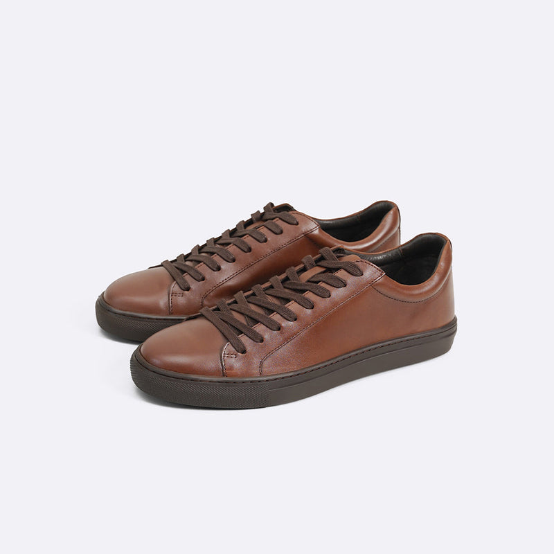 SLEEK LEATHER SNEAKERS