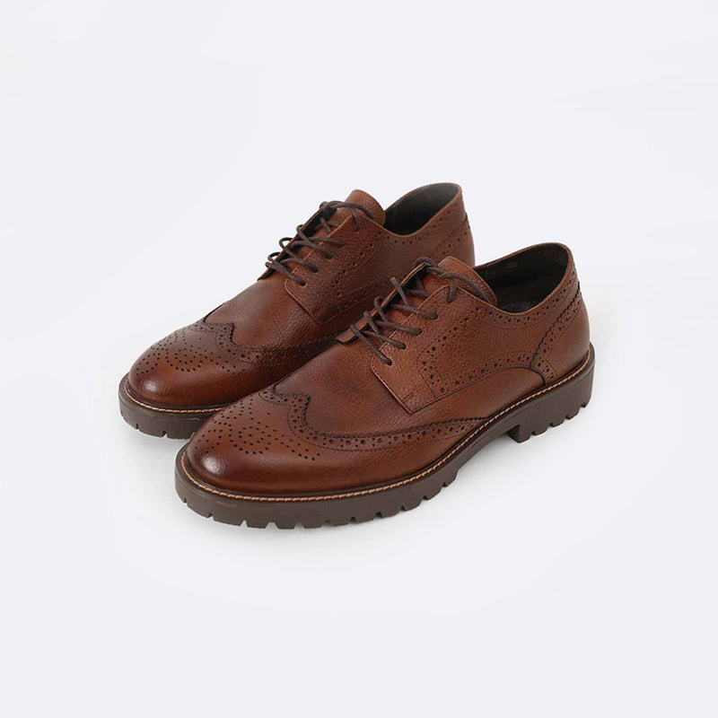 LOW-TOP LEATHER BROGUES