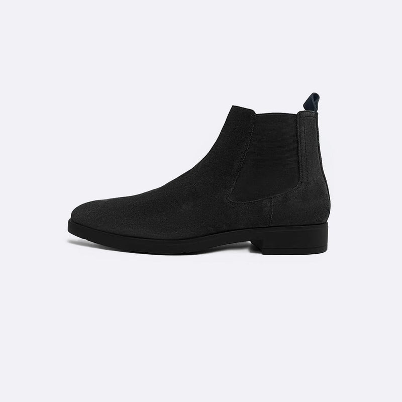 CLASSIC CHELSEA BOOTS