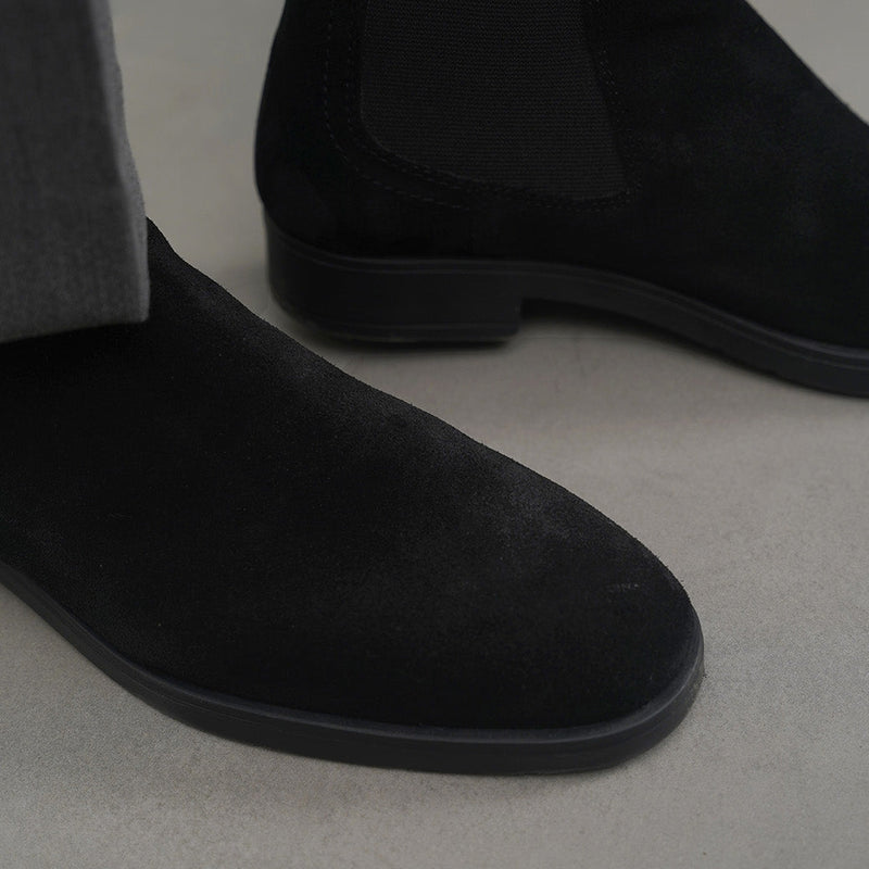 CLASSIC CHELSEA BOOTS