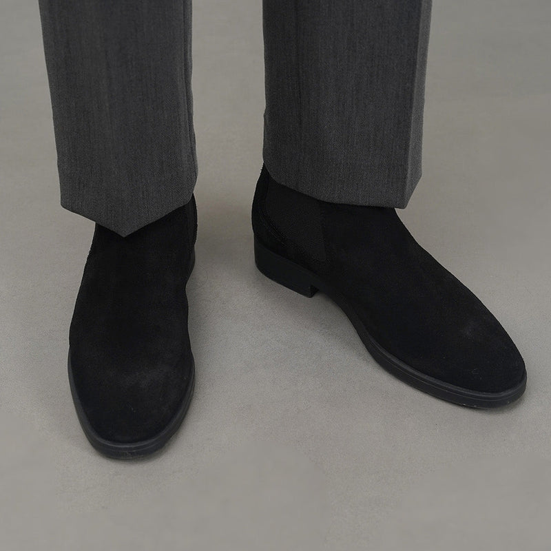 CLASSIC CHELSEA BOOTS