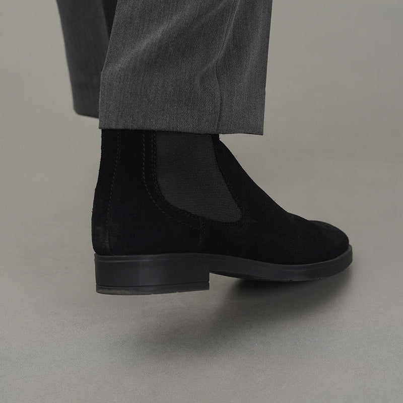 CLASSIC CHELSEA BOOTS