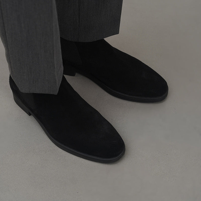 CLASSIC CHELSEA BOOTS