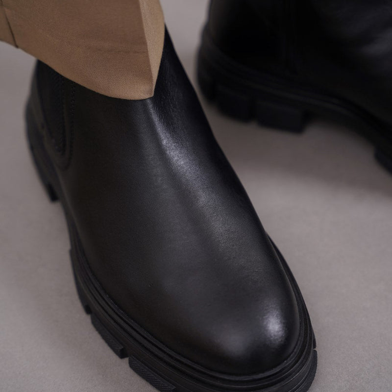 CHUNKY LEATHER BOOTS