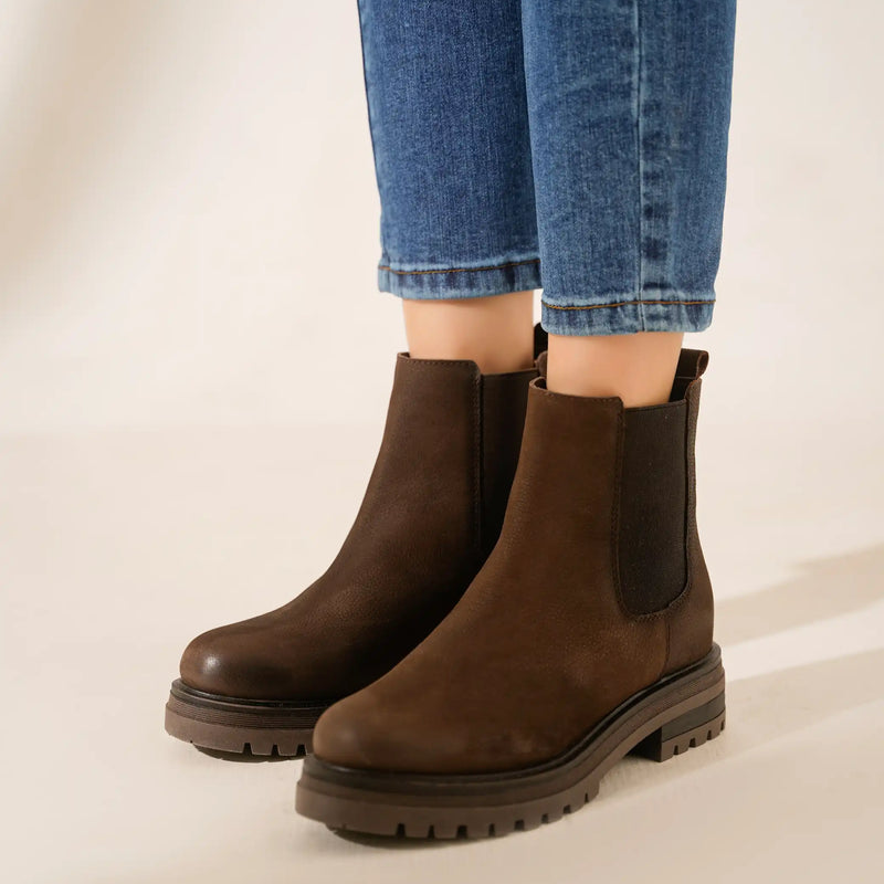 LEATHER CHELSEA BOOTS