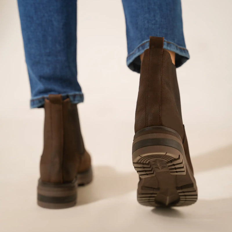 LEATHER CHELSEA BOOTS