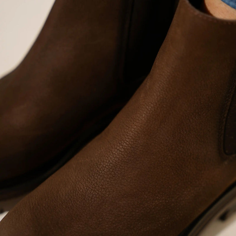 LEATHER CHELSEA BOOTS