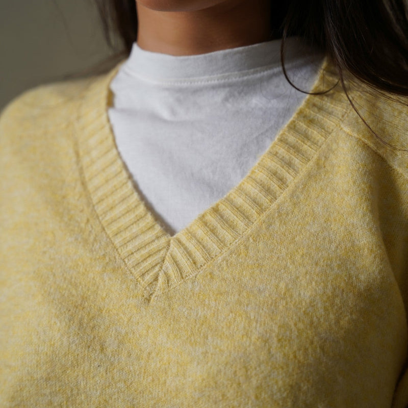 SOFT BUTTER SWEATER