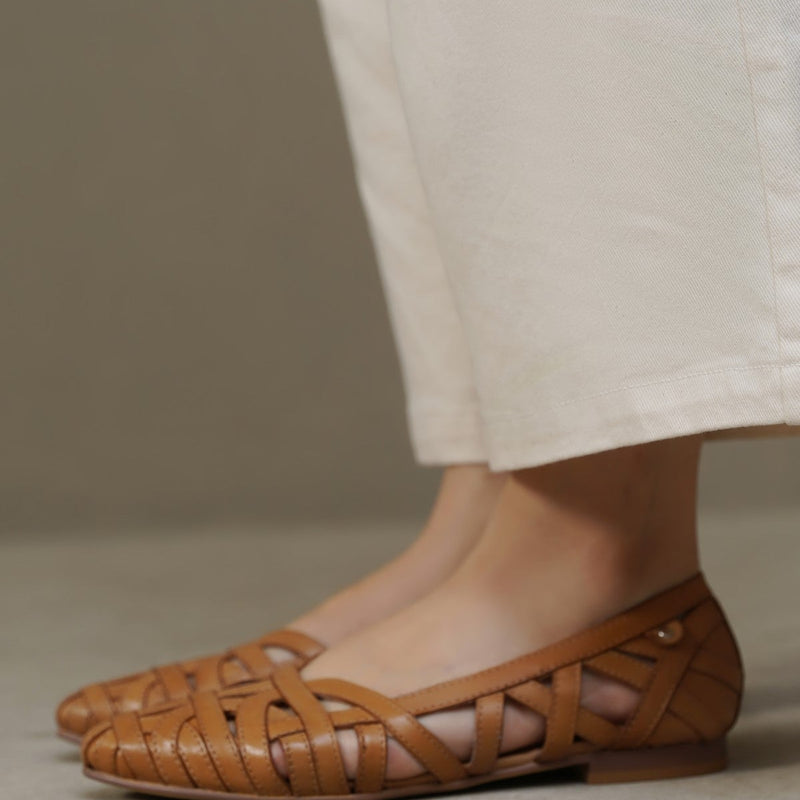 LEATHER WOVEN PUMPS