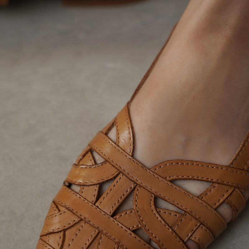 LEATHER WOVEN PUMPS