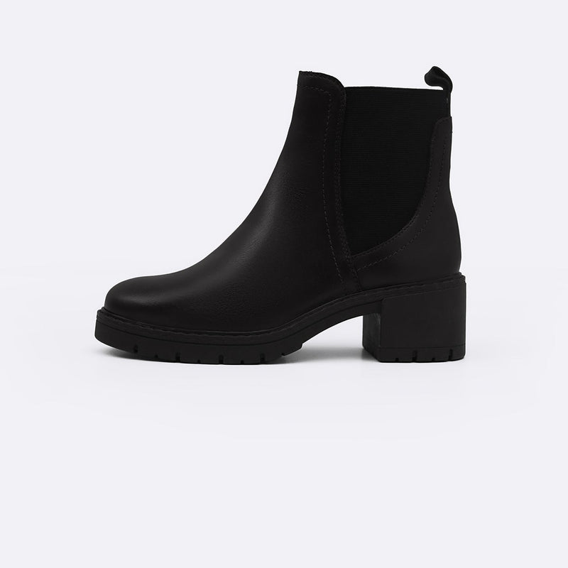 LEATHER CHELSEA BOOTS