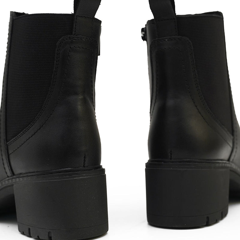 LEATHER CHELSEA BOOTS