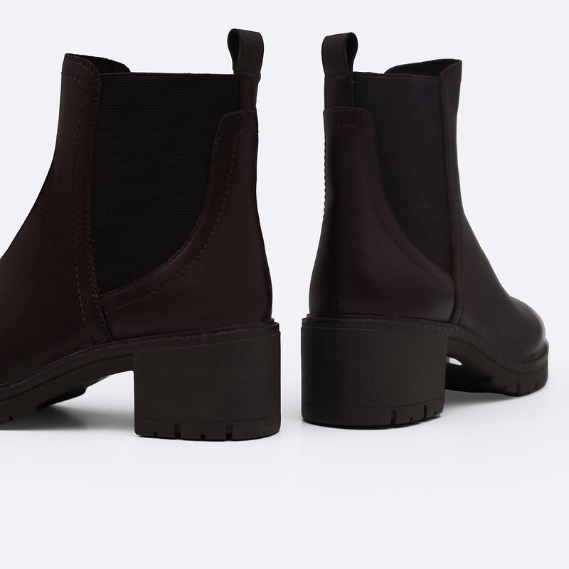 LEATHER CHELSEA BOOTS