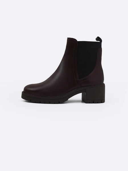 LEATHER CHELSEA BOOTS