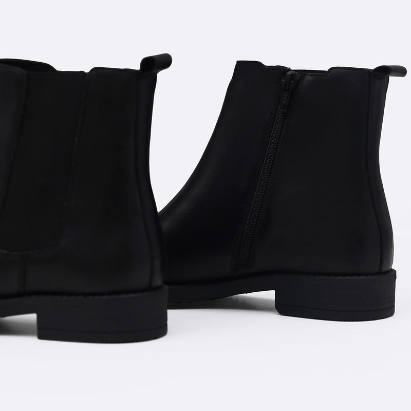LEATHER CHELSEA BOOTS