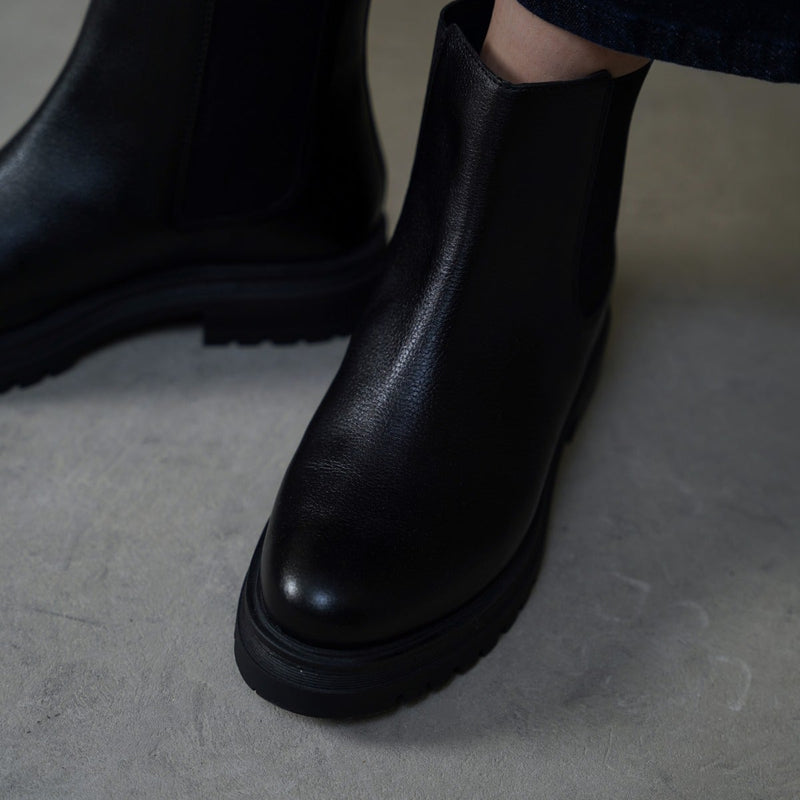 LEATHER CHELSEA BOOTS
