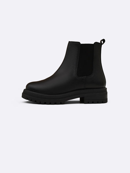 LEATHER CHELSEA BOOTS