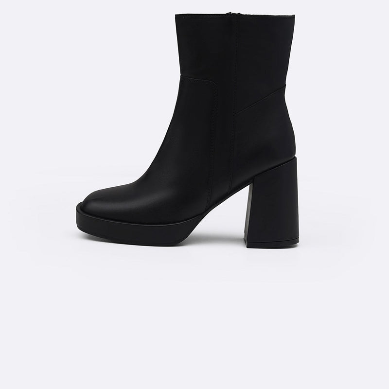 LEATHER BLOCK BOOTS