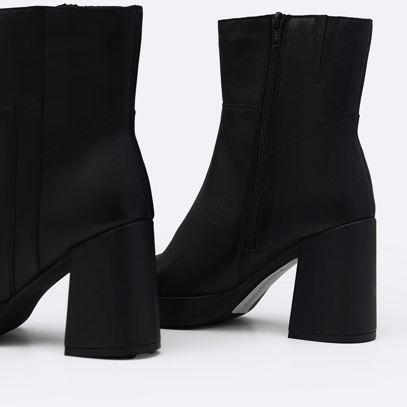 LEATHER BLOCK BOOTS