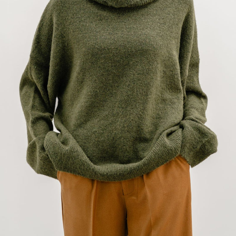 MANHATTAN HIGH NECK SWEATER