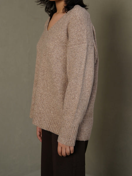 CLASSIC V-NECK JUMPER