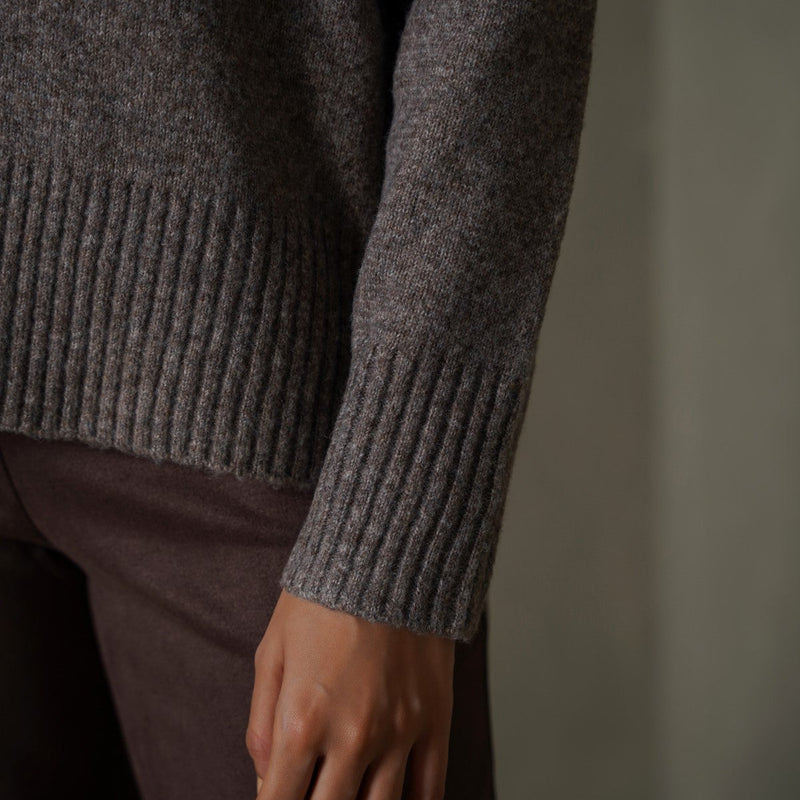 CLASSIC V-NECK JUMPER